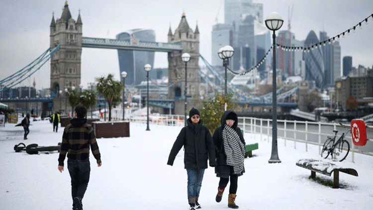 Londra’ya ilk kar düştü
