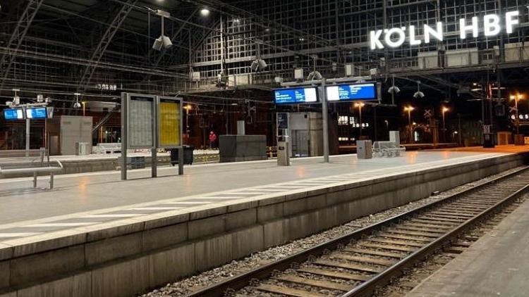 Almanyada 3 günlük grev: Tren seferleri yapılamıyor