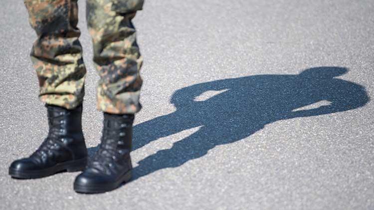 Ayrımcılığa uğrayan eşcinsel askerlere 450 bin Euro tazminat ödendi