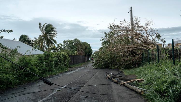 Fransanın Reunion Adasını Belal Kasırgası vurdu