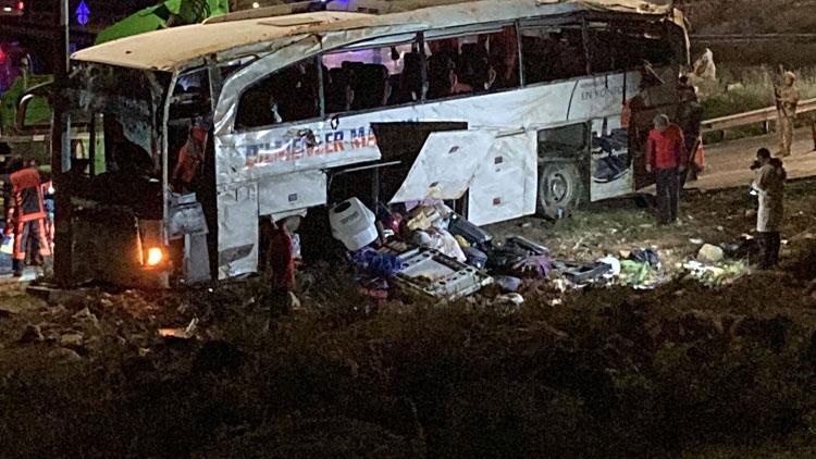 Son dakika... Mersinde korkunç kaza Yolcu otobüsü devrildi: 9 ölü, 30 yaralı