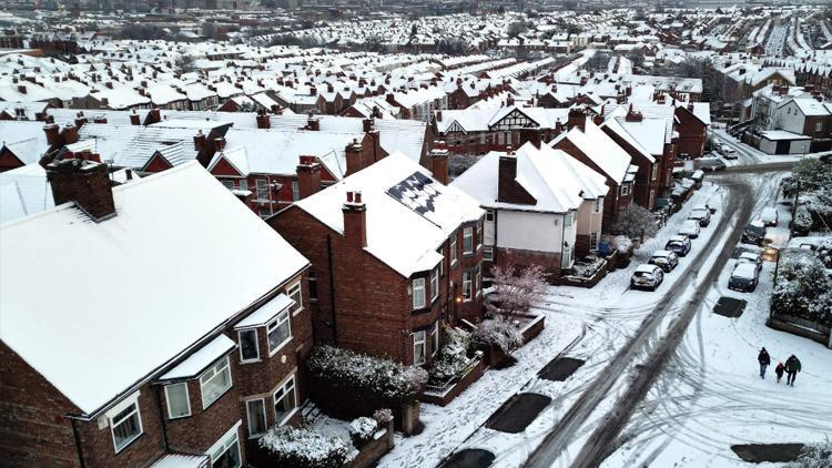 İngilterede soğuk hava alarmı: Haftalarca sürecek, okullar tatil