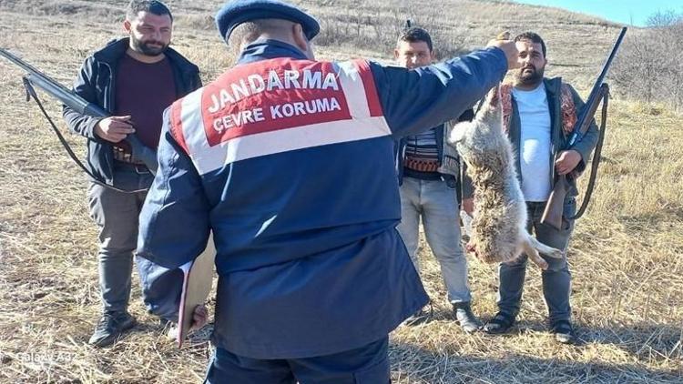 Jandarma kaçak avcıları kıskıvrak yakaladı