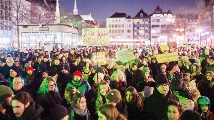 Almanya’da binler ırkçı partiye isyan etti: Biz buradayız bir yere gitmeyiz