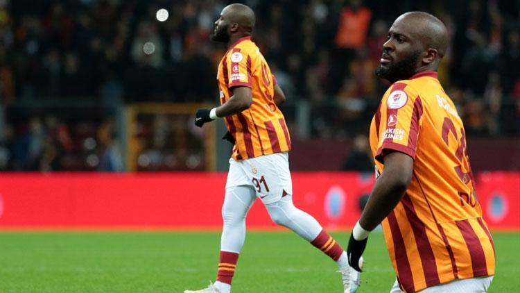 Tanguy Ndombelenin Galatasaray - Ümraniyespor maçındaki görüntüsü çok konuşuldu Şortun altına içlik giyince...