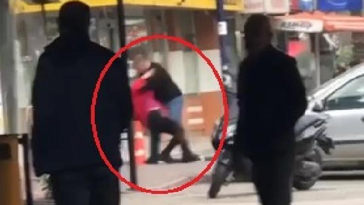Adanada sokak ortasında kadına şiddet
