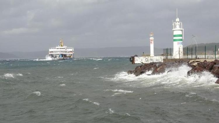 Bozcaada ve Gökçeada’ya tüm feribot seferleri olumsuz hava şartları nedeniyle iptal edildi