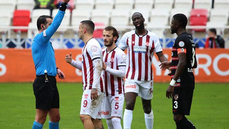 Gaziantep FK, Sivasspor karşısında 2-0dan döndü Kritik maçta kazanan çıkmadı...