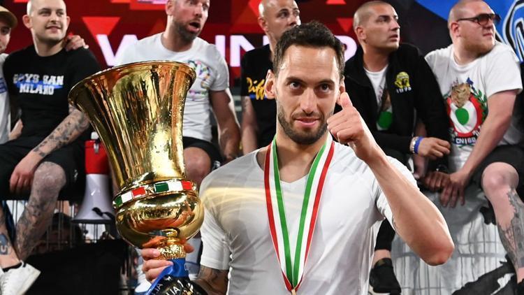 Interde Hakan Çalhanoğlu kupa koleksiyonuna yenisini ekledi