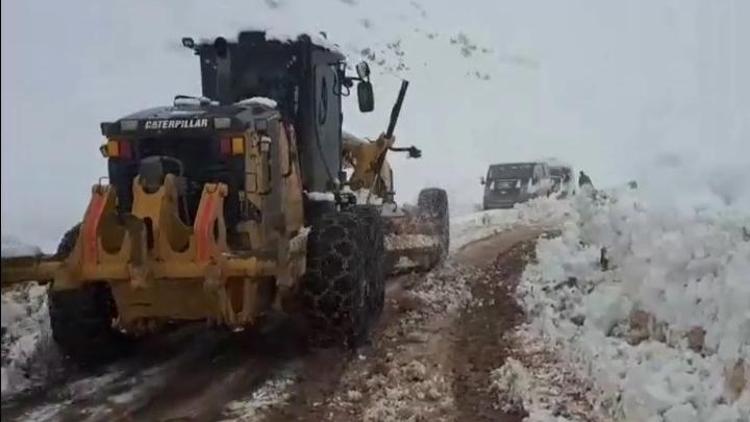 Siirtte yoğun kar yağışı: Mahsur kalan 15 kişi kurtarıldı