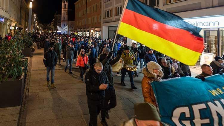 Berlin eski maliye senatörü de aşırı sağı desteklemiş