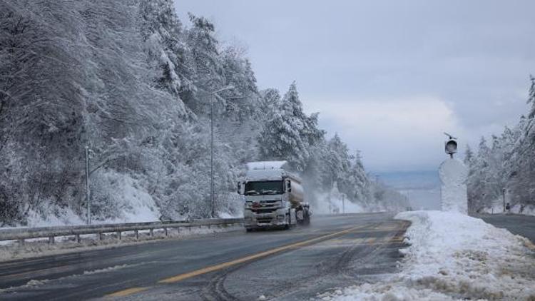 Bolu Dağında kar yağışı etkisini yitirdi: Ulaşım normale döndü