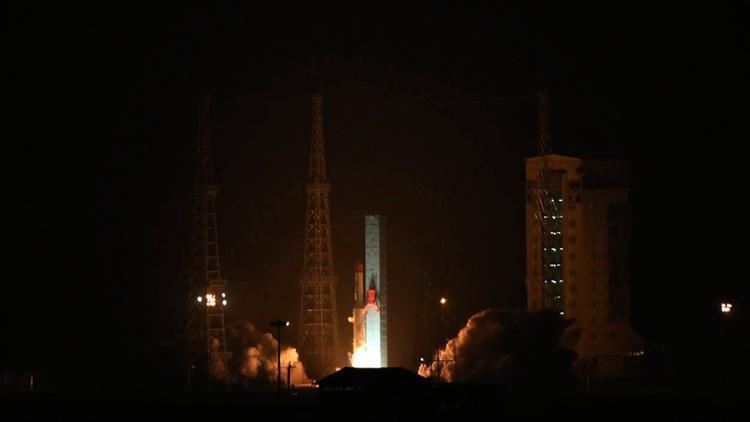 İrandan uzaya aynı anda 3 uydu