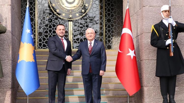 Milli Savunma Bakanı Güler, Kosovalı mevkidaşı ile bir araya geldi