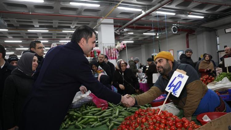 Murat Kurum, Sultangazide pazar esnafı ve vatandaşlarla buluştu