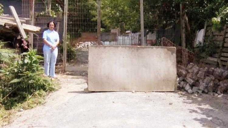Dilek 3 ay rahat edecek... Şiddetten korunmak için evinin önüne beton barikat kurmuştu