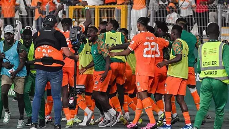 Fildişi Sahili geri döndü, Mali elendi Aurier ve takımı, Afrika Kupası yarı finalinde