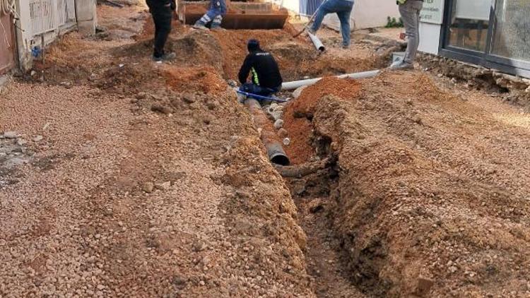 Karaburun Cumhuriyet Caddesi atık su hattına kavuştu