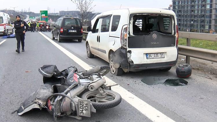 İstanbulda motokuryenin feci ölümü... Emniyet şeridindeki araca arkadan çarpıp yola fırladı