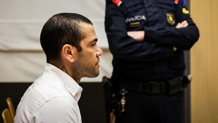 Cinsel saldırı davasında yargılanan Dani Alves 13 ay sonra hakim karşısında 9 yıl hapis talebi