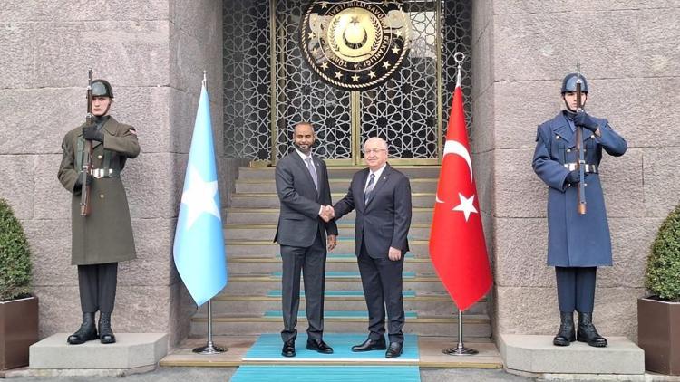 Bakan Güler, Somali Savunma Bakanı Nur ile görüştü