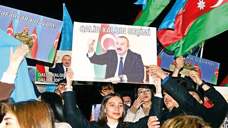 Aliyev Karabağ’da tulum çıkardı
