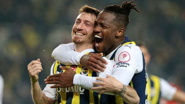 Fenerbahçede Mert Hakan Yandaş yeniden göze girdi Ara transfer döneminde teklifleri geri çevirdi...
