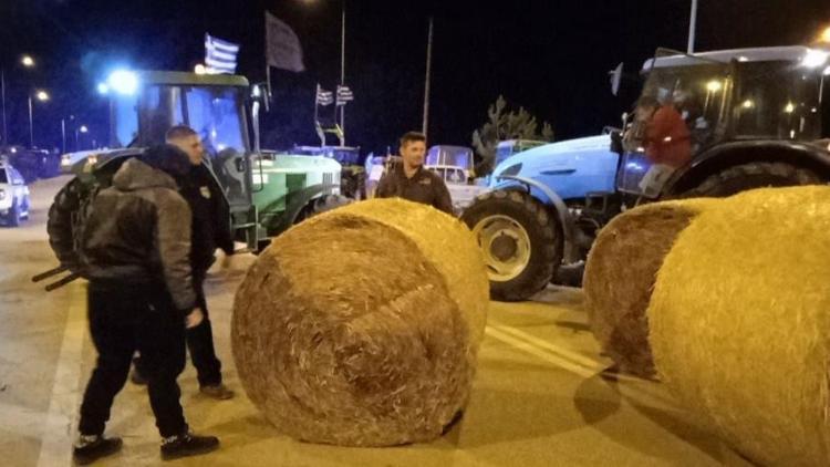 Türkiye sınırında Yunan çiftçilerden protesto