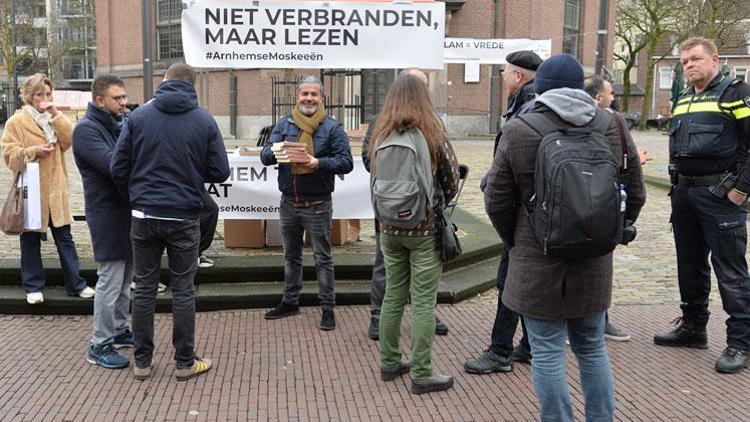 Hollanda’da Kuran-ı Kerim yakılmasına sessiz protesto