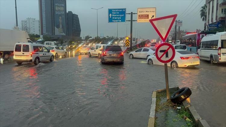 Antalya’da eğitime 1 gün ara