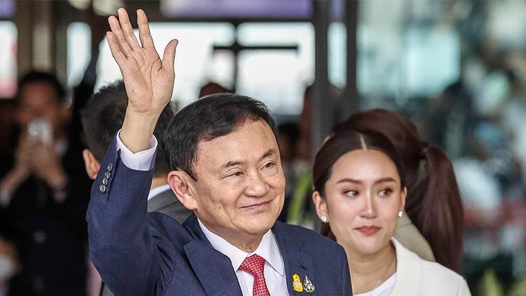 15 yıllık sürgünden sonra ülkesine dönmüştü... Tayland’ın eski Başbakanı Thaksin’e şartlı tahliye