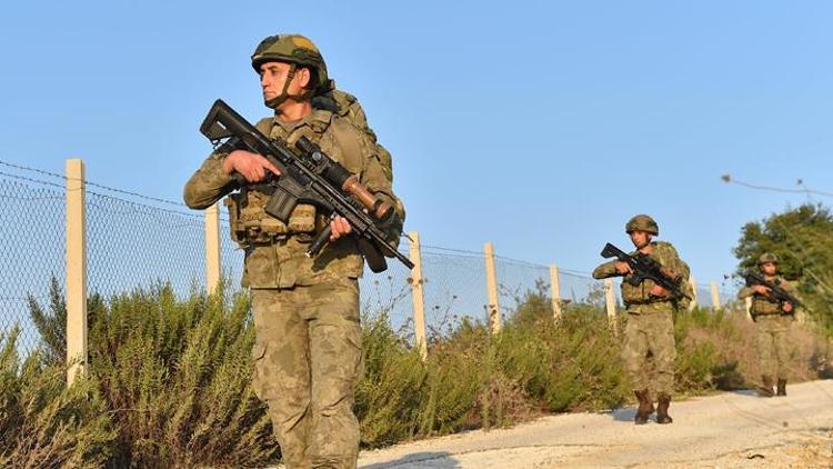 Suriyeden Türkiyeye geçmeye çalışan 2si DEAŞlı terörist 17 kişi yakalandı