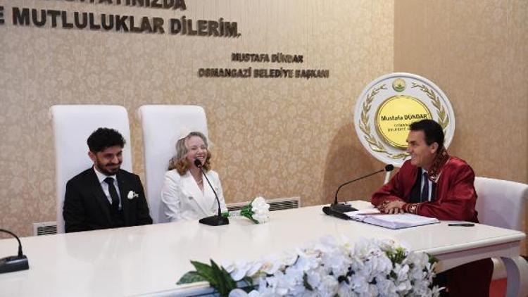 Başkan Dündar, Sevgililer Günü’nde evlenen çiftin nikahını kıydı