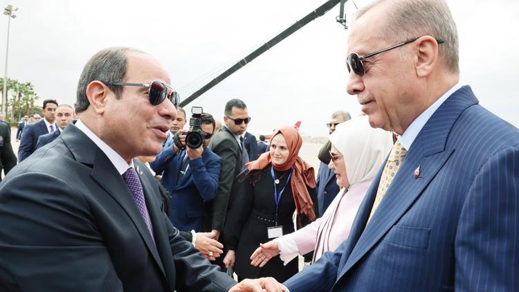 Mısır’la yeni sayfa... Sisi havalimanında karşıladı
