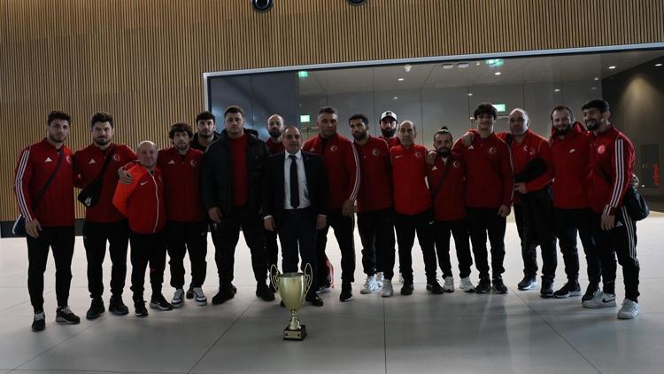 Avrupa şampiyonu Grekoromen Güreş Milli Takımı, yurda döndü