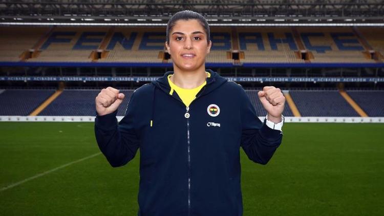 Trabzonspordan ayrılan Busenaz Sürmeneli, Fenerbahçeye imza attı