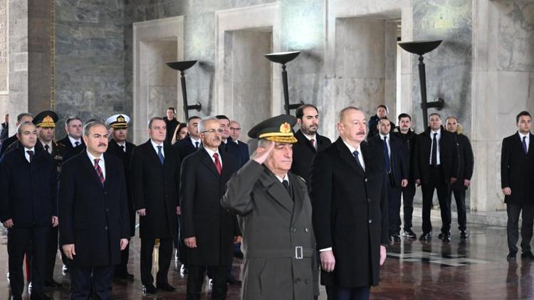 Azerbaycan Cumhurbaşkanı İlham Aliyev, Anıtkabiri ziyaret etti