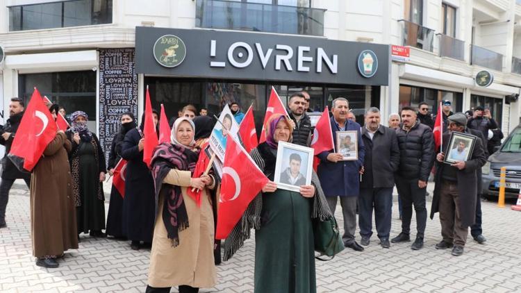 Vanda evlat eylemindeki anneden, destek çağrısı