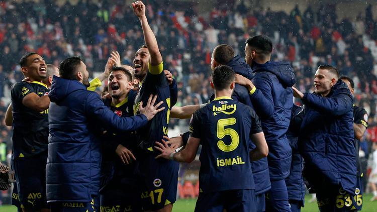 Fenerbahçeyi bekleyen zorlu 22 gün Lig, Türkiye Kupası ve Konferans Ligi...