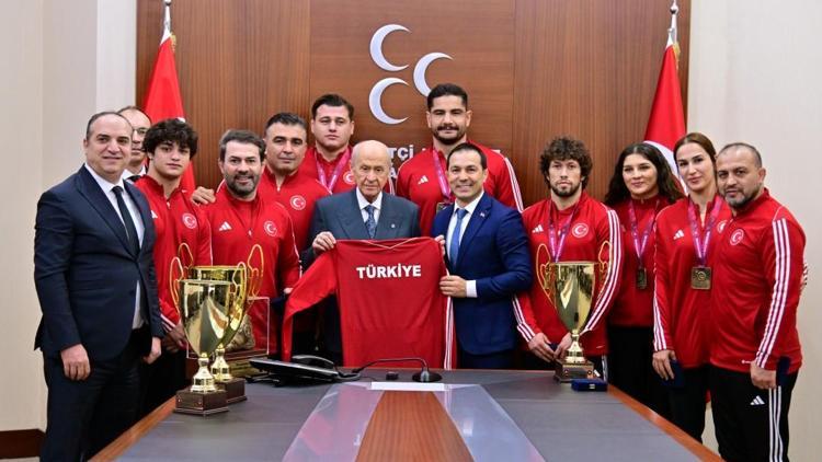 MHP Genel Başkanı Devlet Bahçeli, Avrupa şampiyonu milli sporcuları kabul etti