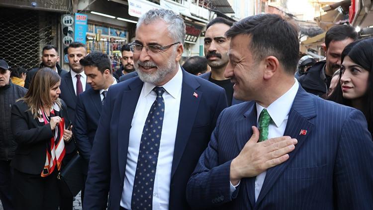 Bakan Işıkhan ve Hamza Dağ’dan Kemeraltı Çarşısına ziyaret: İzmir CHPnin kalesidir söylemini kabul etmiyoruz