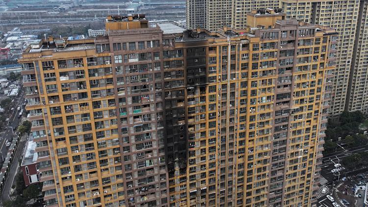 Bir yangın da Çinde 15 kişi hayatını kaybetti...