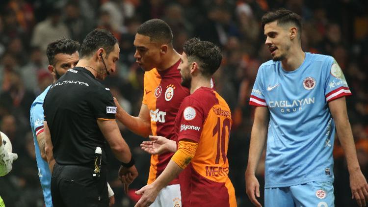 Galatasaray - Antalyaspor maçına VAR damgası Maçta 2 penaltı çıktı, 1 gol iptal edildi | Antalyaspor penaltı bekledi...