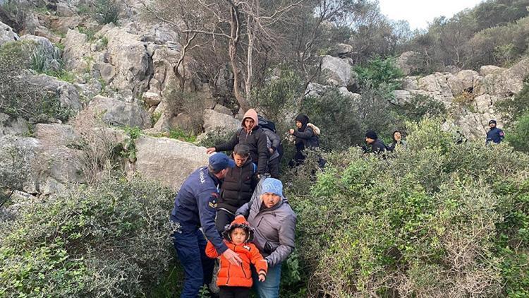 Datçada 13ü çocuk 34 düzensiz göçmen yakalandı