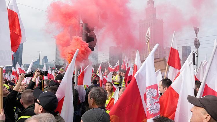Polonyalı çiftçiler ayaklandı Ukraynadan yapılan ithalatı protesto ettiler