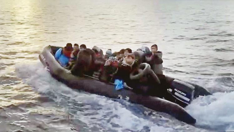 Kaçak göçmenlere denizde ve karada operasyon