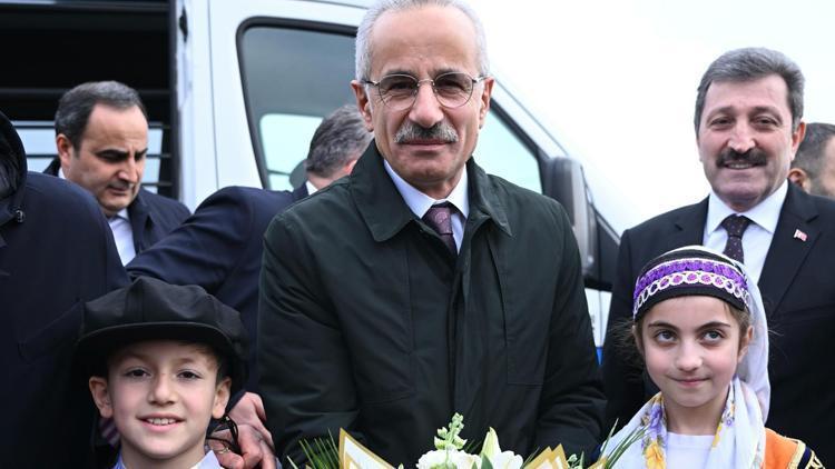 Ulaştırma ve Altyapı Bakanı Abdulkadir Uraloğlu’ndan Yeni Çarşamba Havalimanı müjdesi