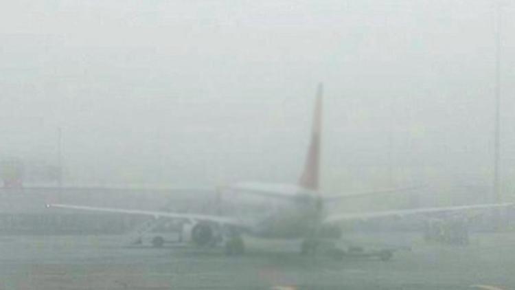 İstanbula sis çöktü: Hava ulaşımında gecikmeler yaşanıyor