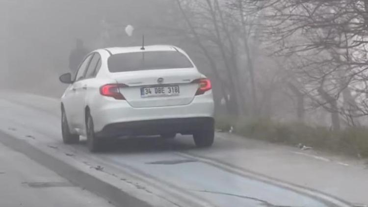 Cadde yerine kaldırımdan gitti yayalardan yol istedi