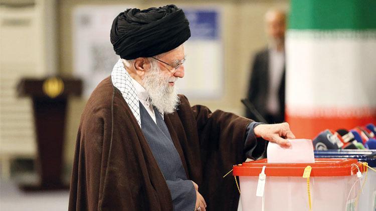 İran sandık başında: İlk oyu Hamaney attı